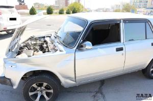 В Актау столкнулись автомобили Land Cruiser Prado и ВАЗ