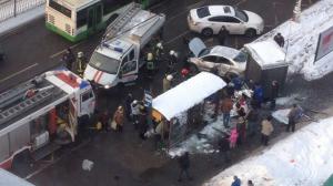 В Москве иномарка сбила шесть человек на автобусной остановке