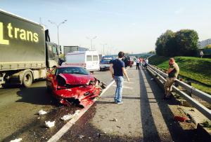 Авария с участием спорткаров парализовала движение на 86-м км МКАД 