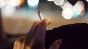 В Англии и Уэльсе ввели штраф за курение в машинах в присутствии несовершеннолетних