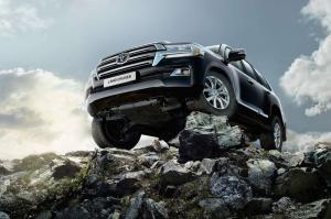 Toyota назвала цены на обновленный Land Cruiser 200