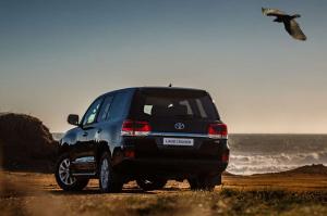 Toyota назвала цены на обновленный Land Cruiser 200