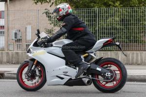 Шпионские снимки Ducati 959 Panigale 2016 года 