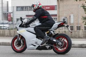 Шпионские снимки Ducati 959 Panigale 2016 года 