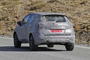 Кроссовер Renault Grand Captur впервые замечен на тестах 