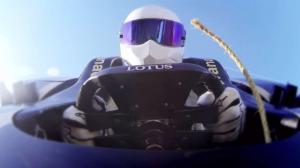 В Варшаву везут девятиметровую скульптуру пилота-испытателя Top Gear