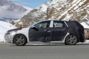 Hyundai привез новое поколение i30 на испытания в Альпы