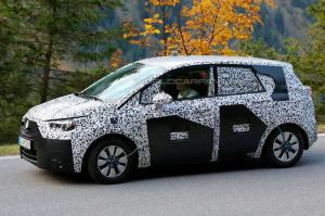 Третье поколение Opel Meriva замечено на тестах