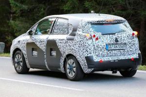 Третье поколение Opel Meriva замечено на тестах
