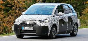 Третье поколение Opel Meriva замечено на тестах
