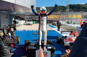 GP3: Лука Гиотто выиграл первую гонку в Сочи
