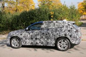 Компания BMW вывела на тесты кроссовер X2