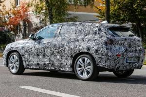 Компания BMW вывела на тесты кроссовер X2