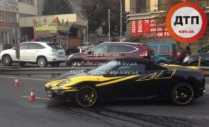 На Краснозвездном проспекте столкнулись Lexus и Ferrar