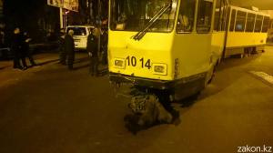 Крупная авария в Алматы: в ДТП попали 14 машин и трамвай, сбиты две женщины