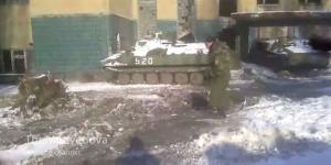 В Донецкой области бронемашина врезалась в многоэтажный дом