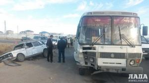 В Актау произошло массовое ДТП с участием пассажирского автобуса 