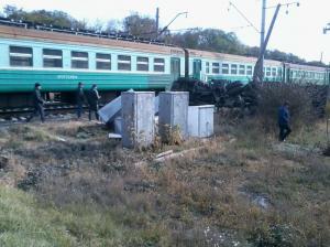 В «ДНР» поезд сошел с рельсов, сбив машину