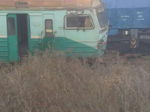 В «ДНР» поезд сошел с рельсов, сбив машину