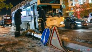 В Астане автобус столкнулся с легковым автомобилем