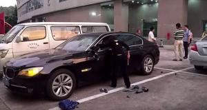 Женская вендетта: китаянка прилюдно расколотила BMW мужа-изменника
