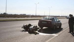 В районе АвтоЦОНа в Алматы столкнулись три машины и мопед