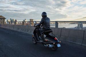 Презентация Vespa 946 Emporio Armani в США 