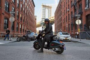 Презентация Vespa 946 Emporio Armani в США 