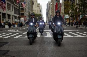 Презентация Vespa 946 Emporio Armani в США 