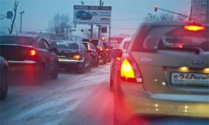 ГИБДД Москвы предупреждает о снеге и гололеде