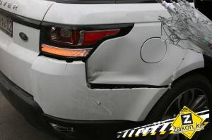 Mercedes-Benz и Range Rover столкнулись на нерегулируемом перекрестке в Алматы