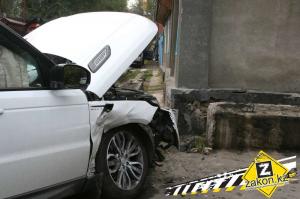 Mercedes-Benz и Range Rover столкнулись на нерегулируемом перекрестке в Алматы