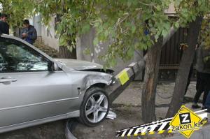 В Алматы водитель Lexus при обгоне по встречной полосе совершил аварию
