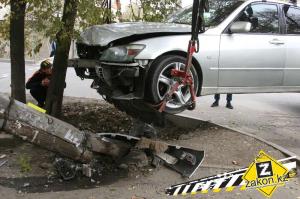 В Алматы водитель Lexus при обгоне по встречной полосе совершил аварию