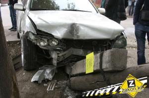 В Алматы водитель Lexus при обгоне по встречной полосе совершил аварию