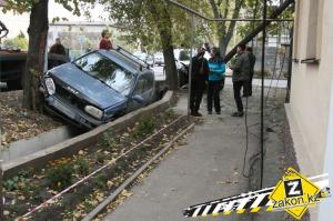 В Алматы водитель Lexus при обгоне по встречной полосе совершил аварию