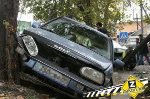 В Алматы водитель Lexus при обгоне по встречной полосе совершил аварию