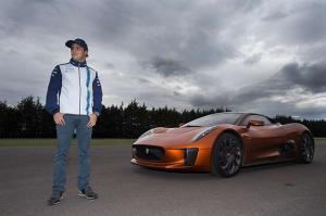 Масса прокатился на Jaguar из фильма про Бонда