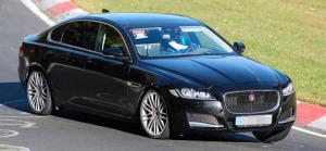 Удлиненная версия Jaguar XF впервые замечена на тестах