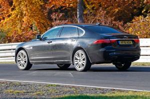 Удлиненная версия Jaguar XF впервые замечена на тестах 