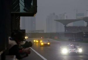 Porsche выигрывает чемпионат, четвертая подряд победа Марка Уэббера