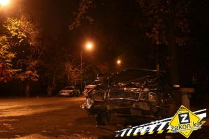 В Алматы в результате ДТП машины оказались на тротуаре