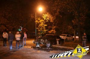 В Алматы в результате ДТП машины оказались на тротуаре