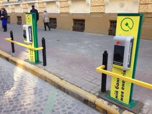 В центре Львова появились зарядные устройства для электромобилей