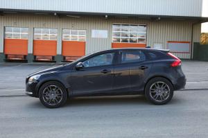 Volvo вывела на тесты кроссовер XC40 