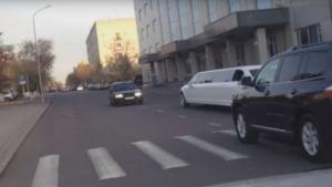 В Павлодаре оштрафован второй водитель, ездивший задом наперед