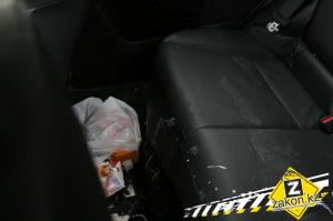 В Алматы водитель Subaru, маневрируя по раскопанной дороге, угробил машину