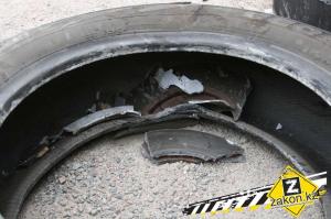 В Алматы водитель Subaru, маневрируя по раскопанной дороге, угробил машину
