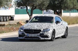 Mercedes впервые вывел на тесты кабриолет AMG C63 