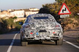 Mercedes впервые вывел на тесты кабриолет AMG C63 